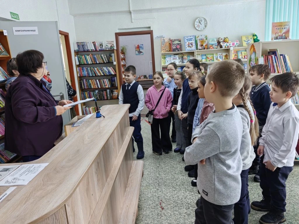 Экскурсия в детскую библиотеку имени А.Ф. Палашенкова Экскурсия в детскую библиотеку имени А.Ф. Палашенкова.