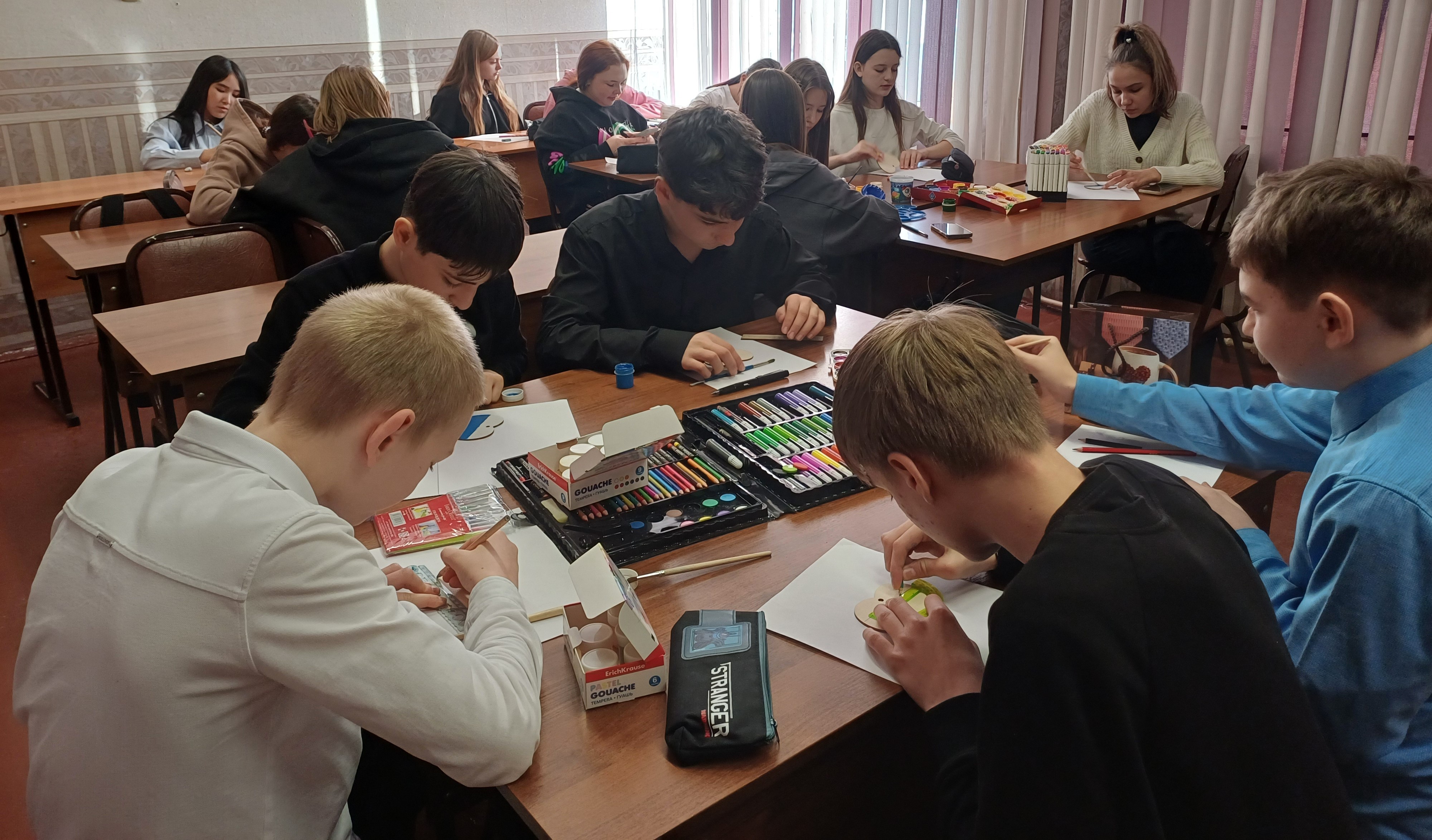 «И в службу, и в дружбу» «И в службу, и в дружбу».