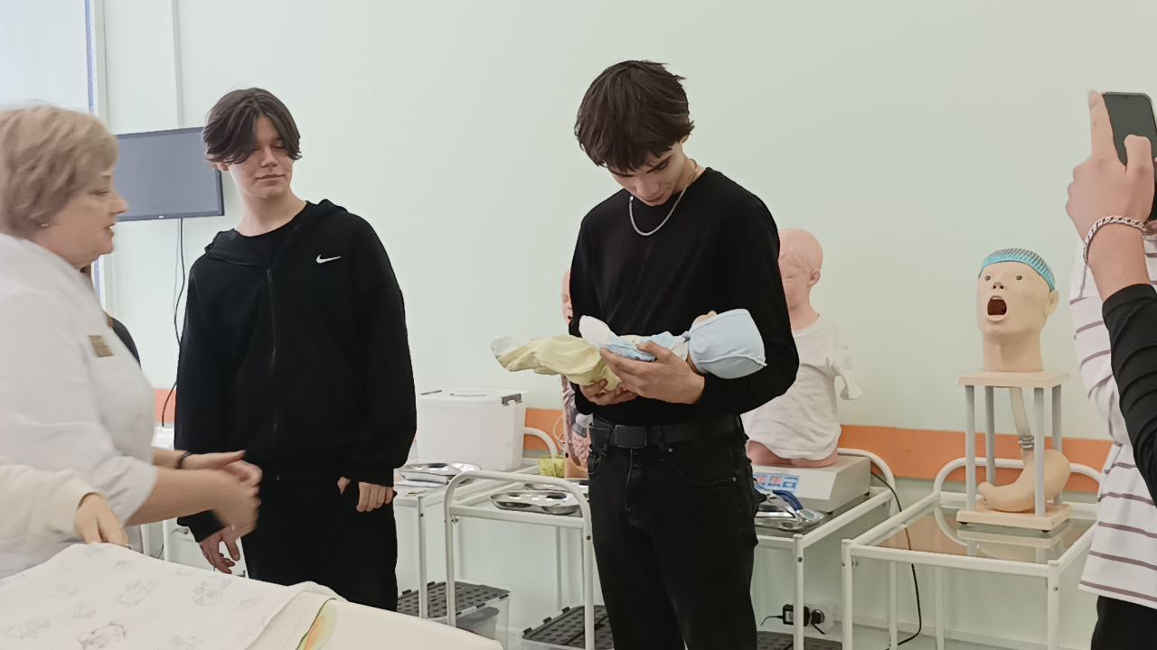 Экскурсия в центр повышения квалификации медицинских работников Экскурсия в центр повышения квалификации медицинских работников.
